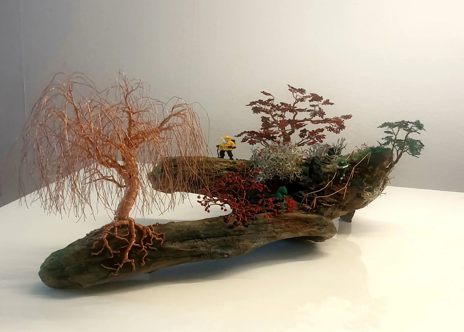 Sculpture artisanale ELANIA – Paysage miniature en fil de cuivre recyclé